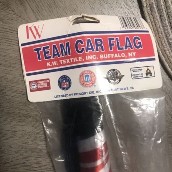 Red Wings Hockey Detroit Team Car Flag 15 X 11.5” Weather Resistant Durable Pole - Picture 2 of 3